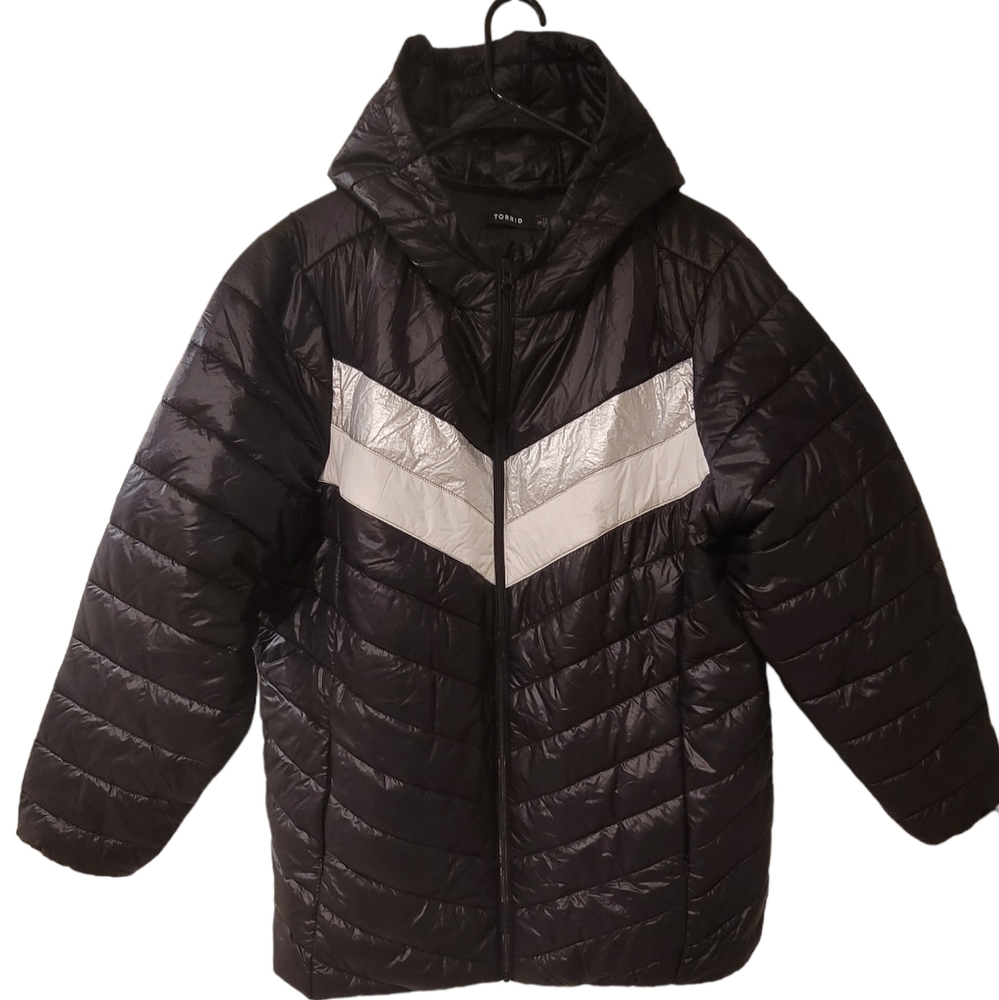 Torrid womens puffer jacket size 3